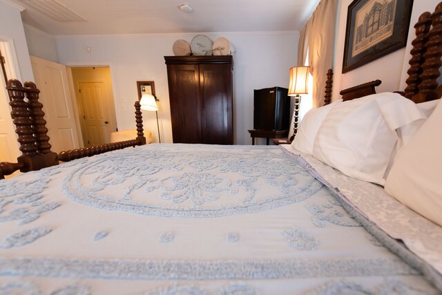 Image 6 for 1) Bechtler (Deluxe King)