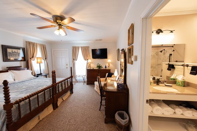 Image 4 for 1) Bechtler (Deluxe King)