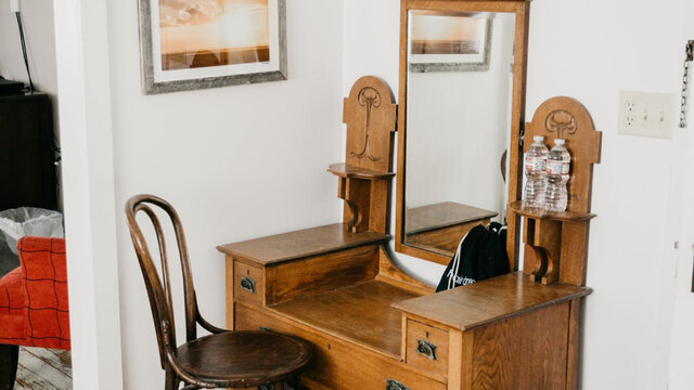 Image 3 for King Suite
