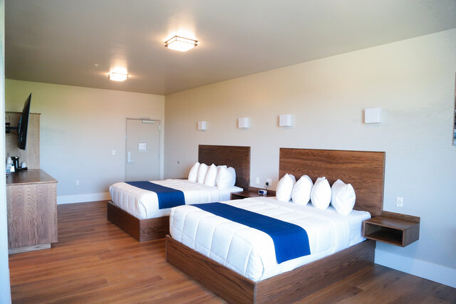 Image 1 for 210) Double Queen 2 Room Suite