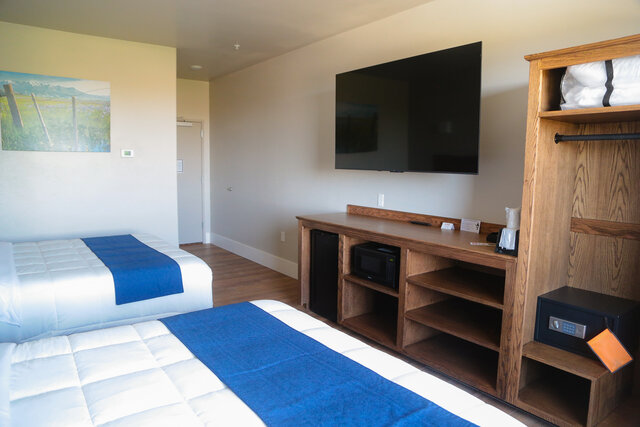 Image 2 for 216) Double Queen Standard Room