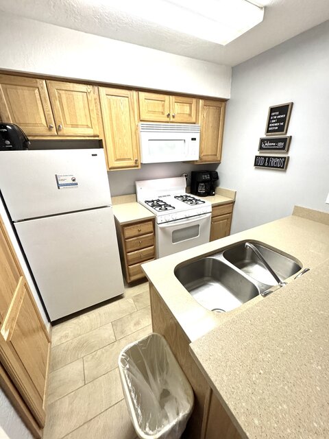 Image 5 for 15A    2 BDRM 1 ½  BATH