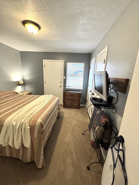 Image 7 for 15A    2 BDRM 1 ½  BATH