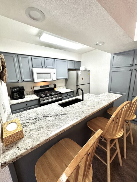 Image 4 for 12B    3 BDRM LOFT 2 BATH