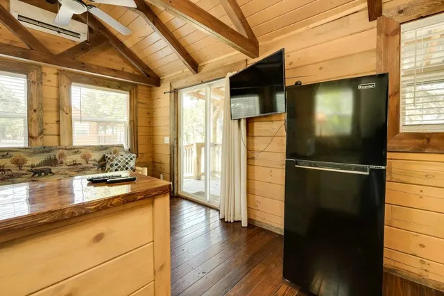 Image 4 for Log Cabin 2