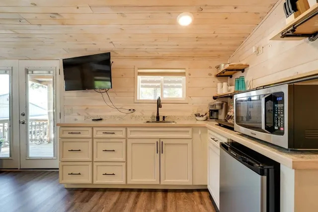 Image 4 for Log Cabin 21