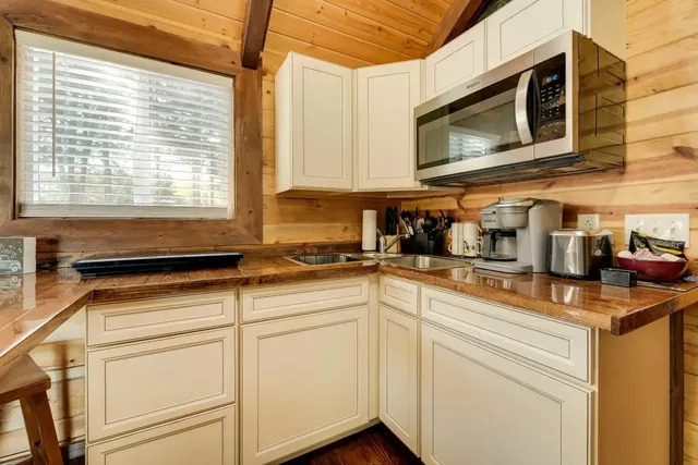 Image 2 for Log Cabin 19