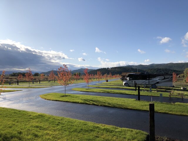 Image 3 for MONTANA BASECAMP 50/30/20 FULL HOOKUP SUNSET