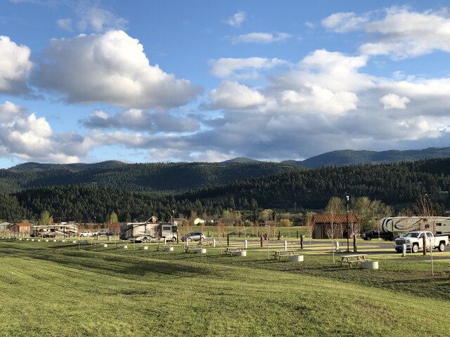 Image 6 for MONTANA BASECAMPSUNSET 50/30/20 FULL HOOKUP