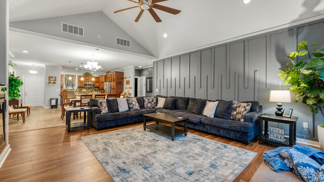 Image 2 for Lake Manor