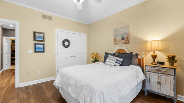 Image 12 for Lake Manor