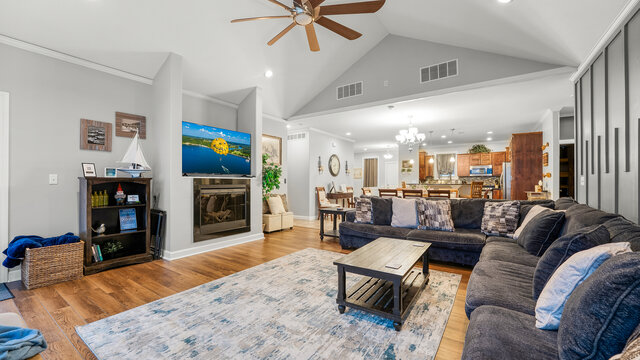 Image 3 for Lake Manor