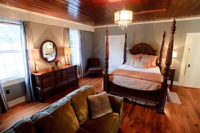 Image 2 for Garconiere Suite