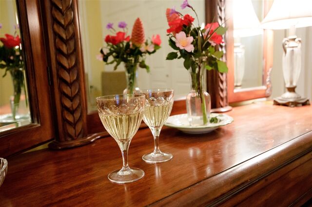 Image 4 for Yellow Room