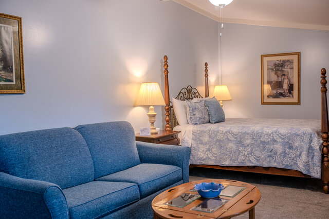 Image 1 for A5 White Heron Room-Qn w/Sofa Sleeper - NO PETS