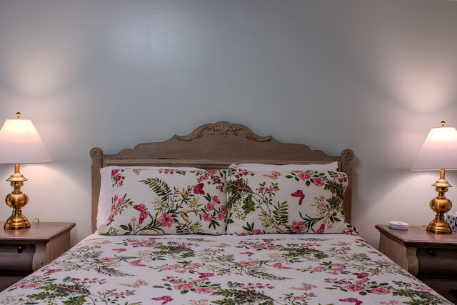 Image 3 for A1 Cattail Room-Qn w/Sofa Sleeper-No Pets