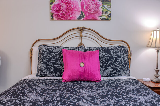Image 5 for A3  Peony Room-Dbl Qn - NO PETS