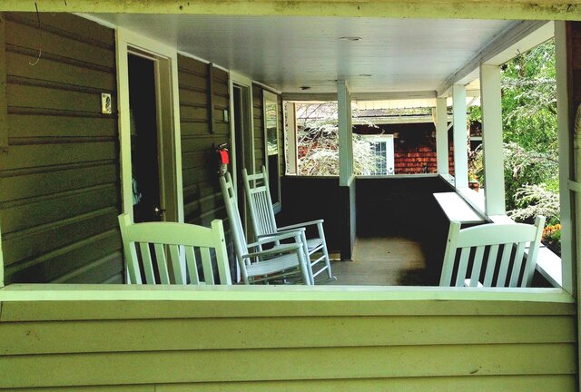 Image 6 for A6 Carousel Room-Qn w/ Sofa Sleeper - NO PETS