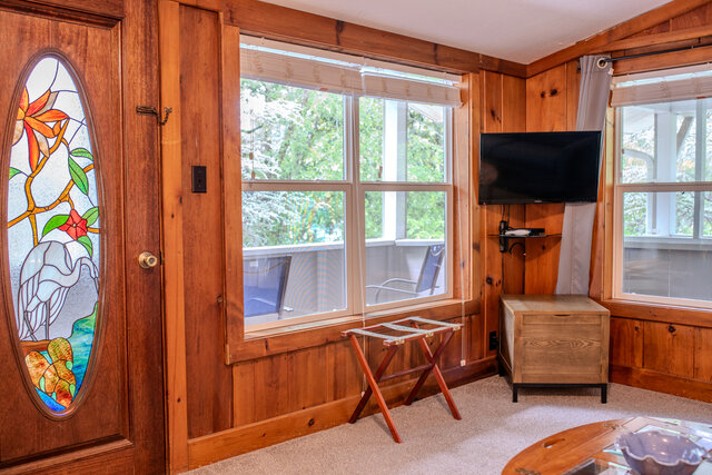 Image 3 for A5 White Heron Room-Qn w/Sofa Sleeper - NO PETS