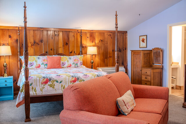 Image 1 for B5 Hummingbird Room w/Sofa Sleeper- NO PETS