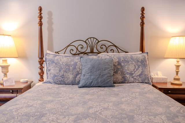 Image 2 for A5 White Heron Room-Qn w/Sofa Sleeper - NO PETS