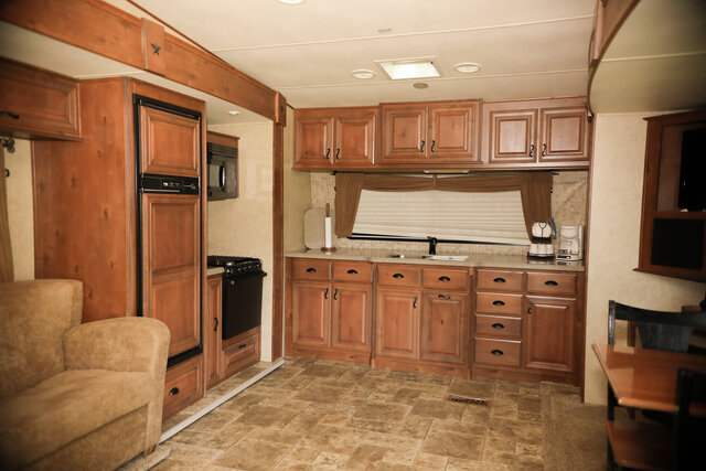 Image 4 for C-110) 1 Bedroom Efficiency Camper rental