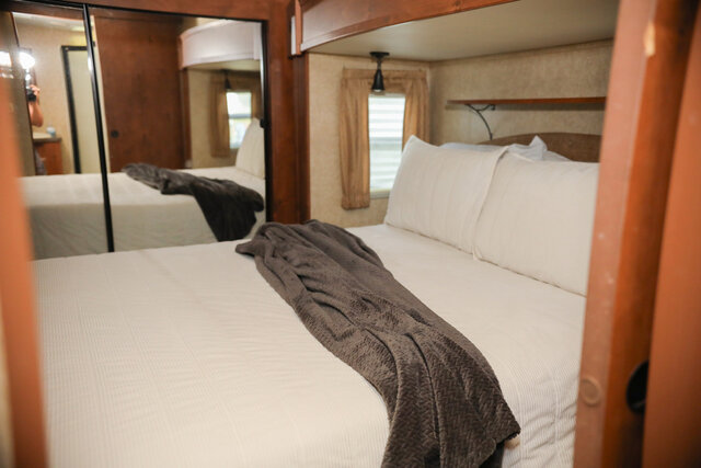 Image 8 for C-110) 1 Bedroom Efficiency Camper rental