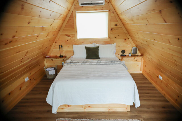 Image 13 for 01 ( 1 bedroom Cozy Cottage with Hottub