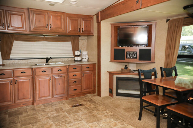 Image 9 for C-110) 1 Bedroom Efficiency Camper rental