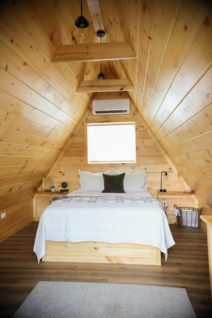 Image 11 for 02 ( 1 bedroom Cozy Cottage with Hottub