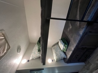 Image 10 for Mountain Laurel -34 ft Ventura Sporttrek  Bunkhous