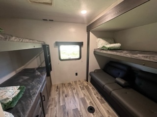 Image 8 for Mountain Laurel -34 ft Ventura Sporttrek  Bunkhous