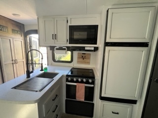 Image 4 for Mountain Laurel -34 ft Ventura Sporttrek  Bunkhous