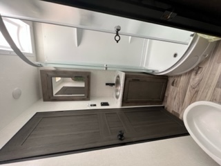 Image 18 for Mountain Laurel -34 ft Ventura Sporttrek  Bunkhous