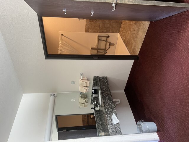 Image 3 for 40) One Queen (ADA)