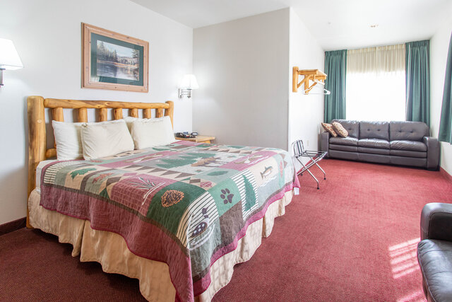 Image 1 for 42) King Suite