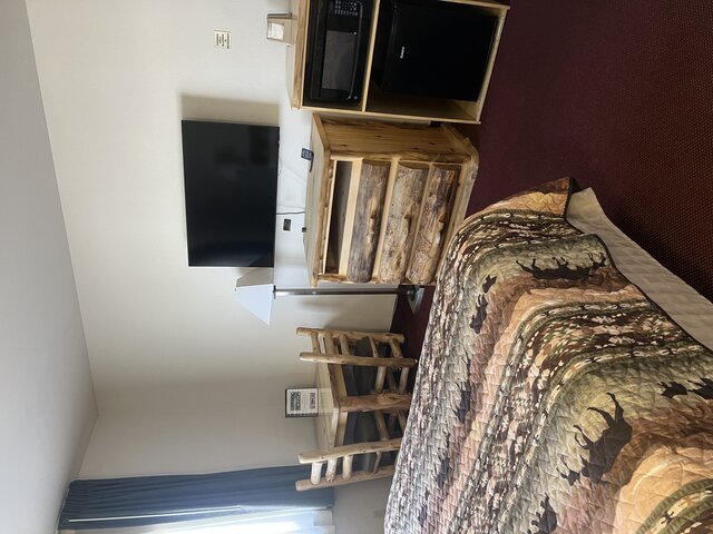 Image 2 for 47) King Bed