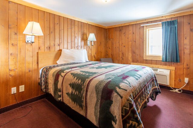 Image 1 for 21) Single Queen Bed with Kitchenette