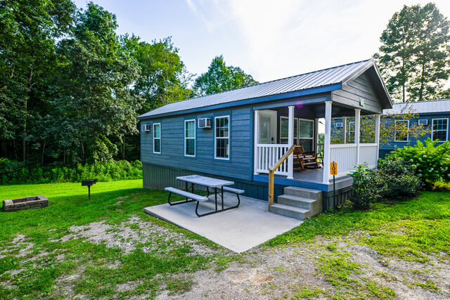 Image 4 for Cardinal Farmhouse Cabin #101