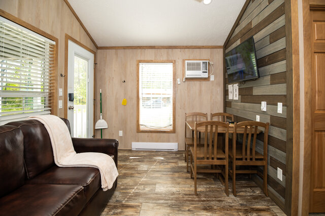 Image 13 for Cardinal Farmhouse Cabin #101