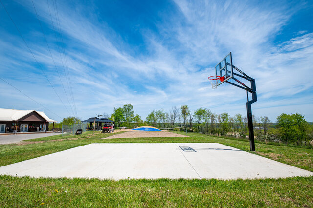 Image 22 for Cardinal Farmhouse Cabin #101