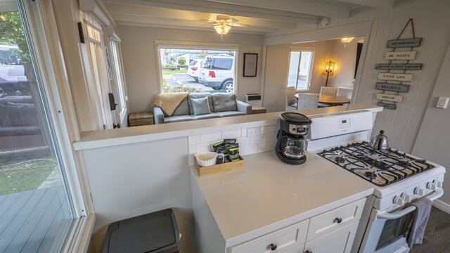 Image 12 for Blue Cottage (Seahorse) "Middle Unit" 265