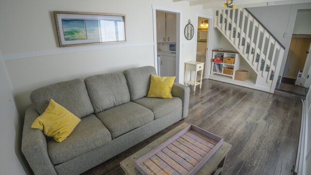 Image 7 for Yellow Cottage (Mermaid) 255 1/2