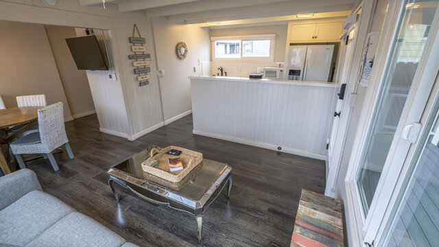 Image 8 for Blue Cottage (Seahorse) "Middle Unit" 265