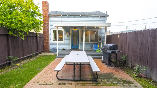 Image 3 for Blue Cottage (Seahorse) "Middle Unit" 265