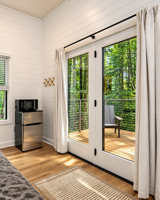 Image 8 for Looking Glass - King Mirror Cabin