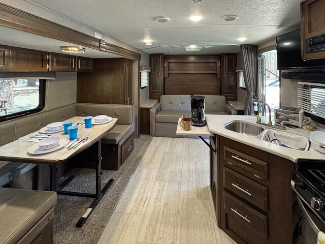 Image 4 for 025) RV Rental 26ft Mini Light