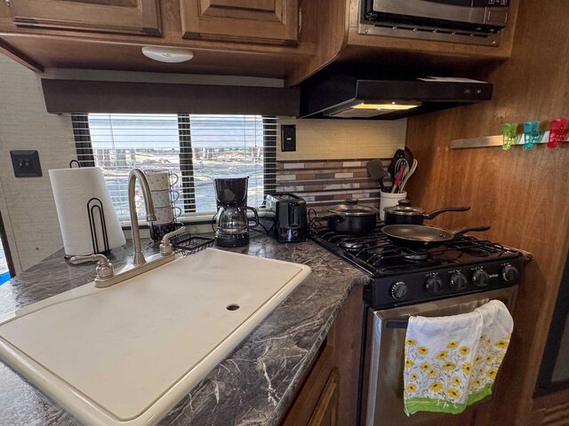 Image 6 for 027) RV Rental 27ft Springdale Bunk