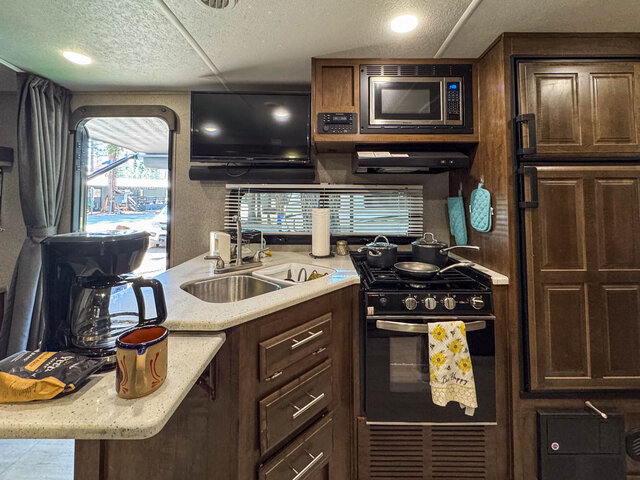 Image 6 for 025) RV Rental 26ft Mini Light