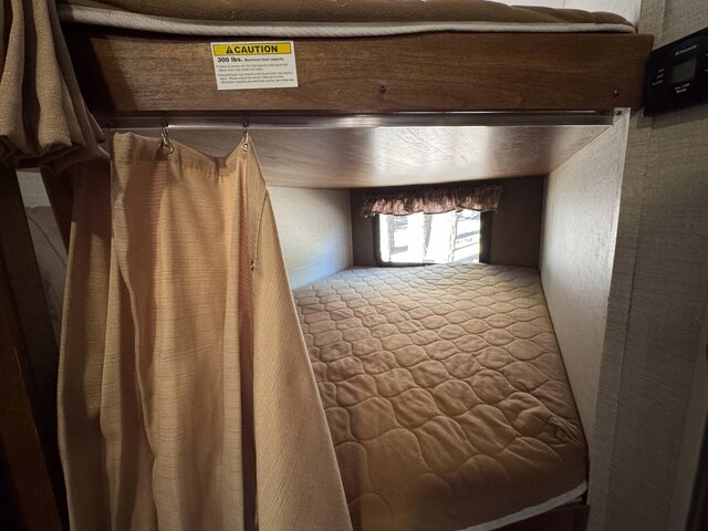 Image 9 for 027) RV Rental 27ft Springdale Bunk